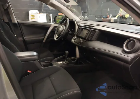 2017 Toyota Rav4 Xle z USA, uszkodzony, nr VIN 2T3RFREV3HW643464